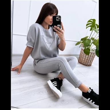 طقم ملابس رياضية - 13.99 usd