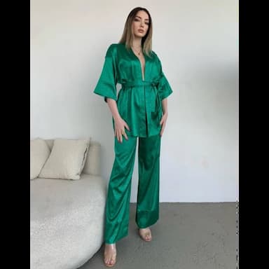 بجامة نسائية ساتان - 11.99 usd
