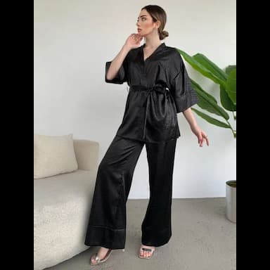 بجامة نسائية ساتان - 11.99 usd