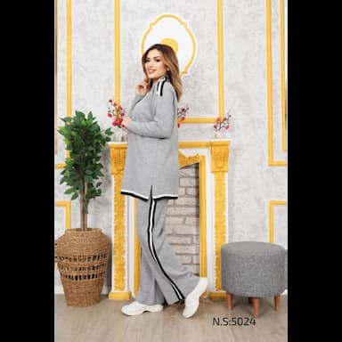 طقم تريكو نسائي - 14.99 usd