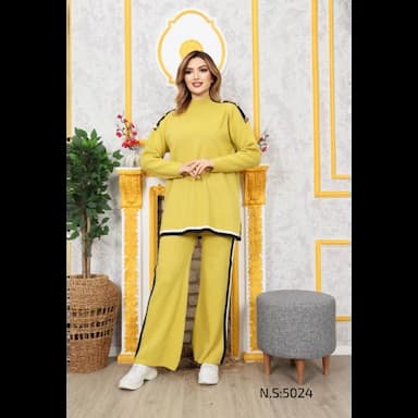 طقم تريكو نسائي - 14.99 usd