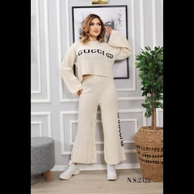 طقم تريكو نسائي - 14.99 usd
