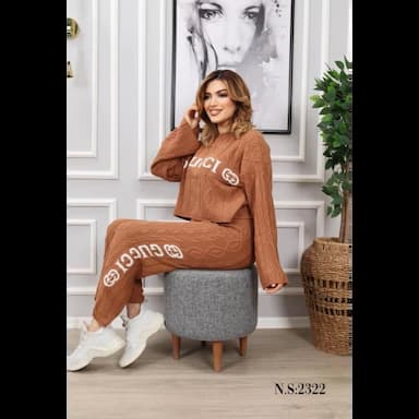 طقم تريكو نسائي - 14.99 usd
