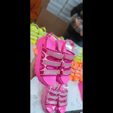 صنادل نسائية - 13.99 usd