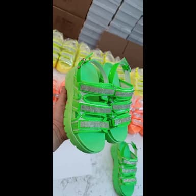 صنادل نسائية - 13.99 usd