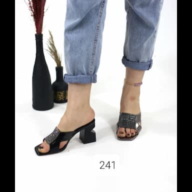 أحذية نسائية بكعب - 9.5 usd